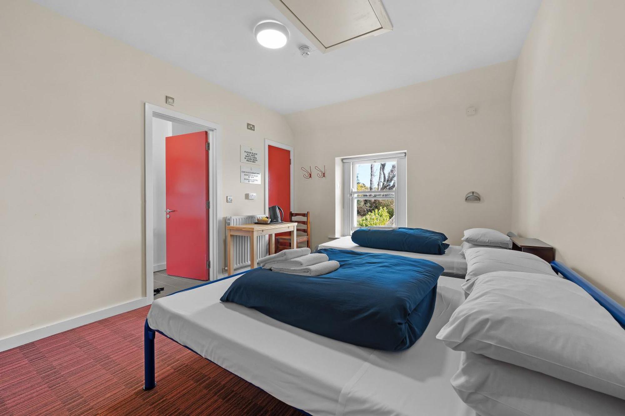 אניסקרי Knockree Hostel מראה חיצוני תמונה