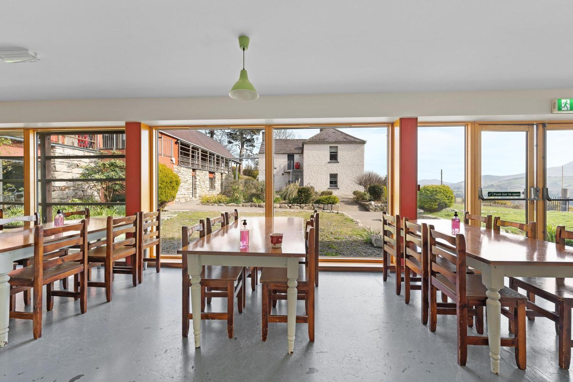 אניסקרי Knockree Hostel מראה חיצוני תמונה