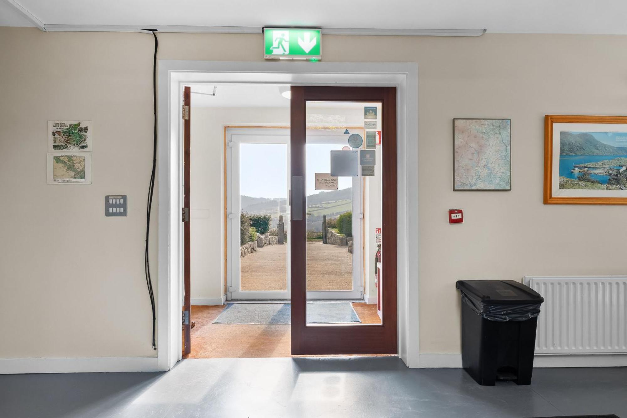 אניסקרי Knockree Hostel מראה חיצוני תמונה